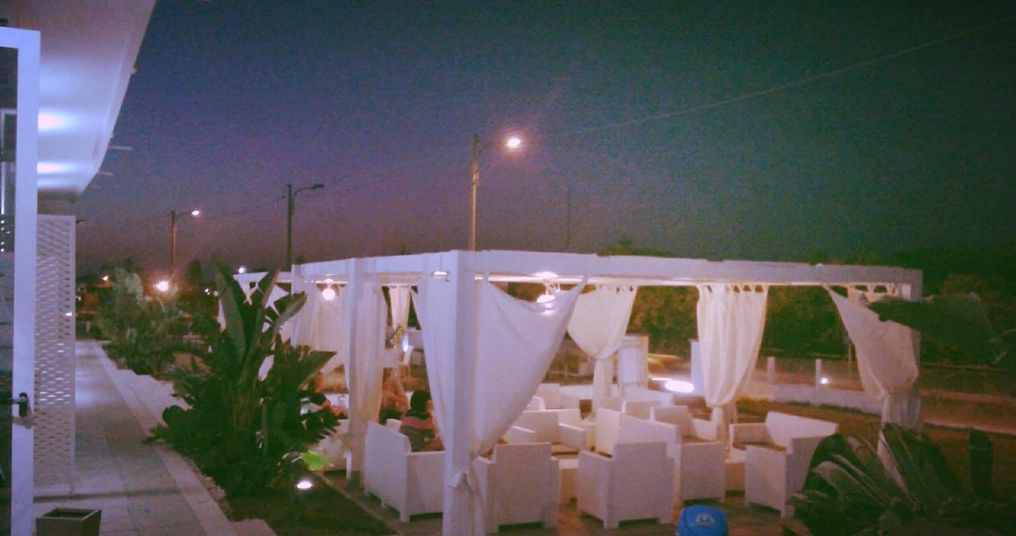 Oasis Park Hotel 托里德欧索 外观 照片